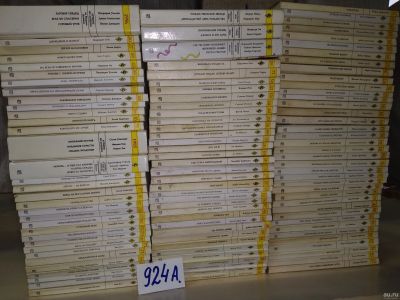 Лот: 13684690. Фото: 1. Одним лотом 106 романов из серии... Художественная