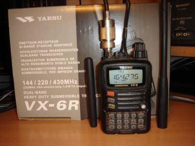 Лот: 6821023. Фото: 1. Портативная рация YAESU VX-6R. Рации, радиостанции