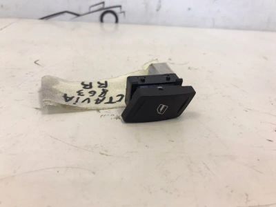 Лот: 21707620. Фото: 1. кнопка стеклоподъемника Skoda... Двигатель и элементы двигателя