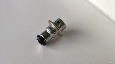 Лот: 14730554. Фото: 1. Регулятор давления топлива Toyota... Топливная система