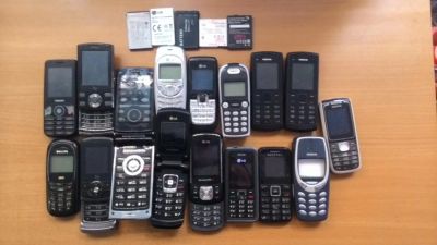Лот: 6715979. Фото: 1. Продам Nokia 3310 + 15 телефонов. Кнопочные мобильные телефоны