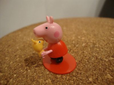 Лот: 7023422. Фото: 1. Peppa Pig. Пеппа с Тедди на подставке... Игрушки