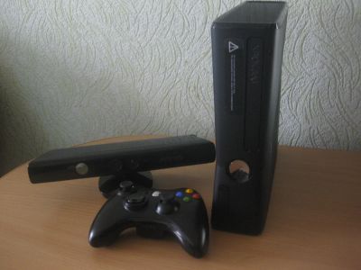 Лот: 4150482. Фото: 1. X-BOX с жестким на 250 гигов+кинект... Игровые приставки, консоли