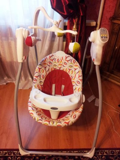 Лот: 4541883. Фото: 1. Электрокачели Graco. Ходунки, прыгунки, качели