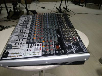 Лот: 11873410. Фото: 1. Микшерный пульт (Behringer Xenyx... Микшеры, предусилители, микрофонные эффекты