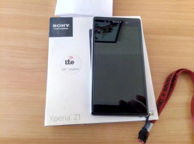 Лот: 8928340. Фото: 1. Sony Z1. Смартфоны