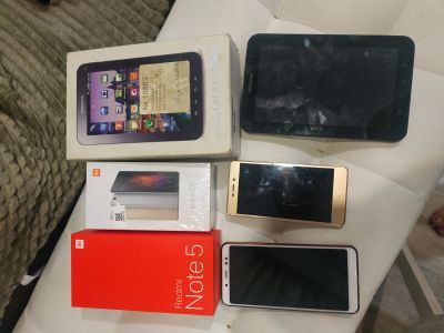 Лот: 18312903. Фото: 1. Телефоны Xiaomi 2Шт +Планшет Samsung. Смартфоны