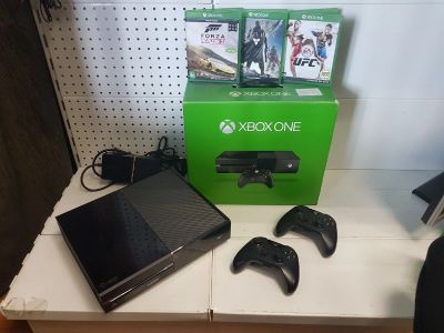 Лот: 13951015. Фото: 1. Игровая приставка Xbox One 500GB. Консоли