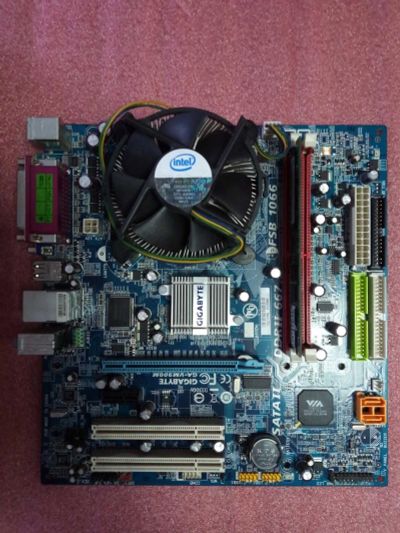 Лот: 19684931. Фото: 1. плата Gigabyte GA-VM900M с процессором... Материнские платы