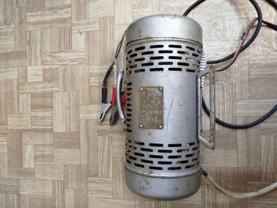 Лот: 25411656. Фото: 1. Автомобильное зарядное устройство... Пуско-зарядные устройства