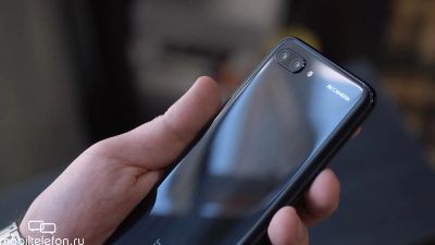 Лот: 12595341. Фото: 1. Honor 10. Кнопочные мобильные телефоны