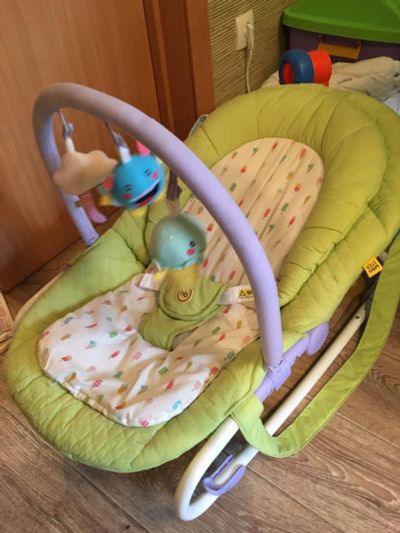 Лот: 10397265. Фото: 1. Шезлонг детский. Ходунки, прыгунки, качели