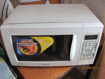 Лот: 6053000. Фото: 1. Микроволновка Samsung нерабочая. Микроволновки, мини-печи