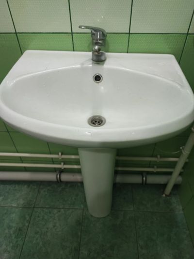 Лот: 25190018. Фото: 1. Раковина со смесителем. Раковины, умывальники