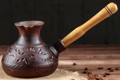Лот: 18389336. Фото: 1. Турка из красной глины 0,7 л с... Чайники, заварники, турки