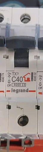 Лот: 18605393. Фото: 1. Автомат Legrand C40 - 1 полюс... Автоматы, пакетники, предохранители