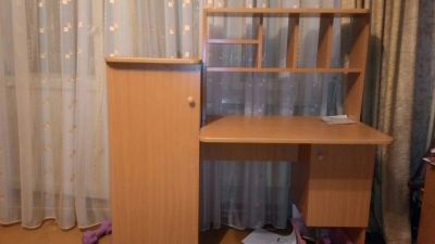 Лот: 7083050. Фото: 1. Продам письменный стол. Компьютерные и письменные столы