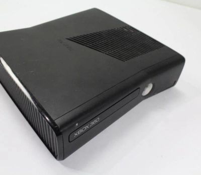 Лот: 16340974. Фото: 1. xbox 360 S не включается. Игровые приставки, консоли