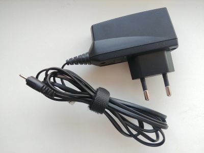 Лот: 13054472. Фото: 1. Зарядное устройство Nokia AC-4E... Зарядные устройства, блоки питания, адаптеры сетевые для смартфонов