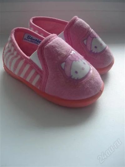 Лот: 2015481. Фото: 1. Тапочки "Hello Kitty". Домашняя обувь