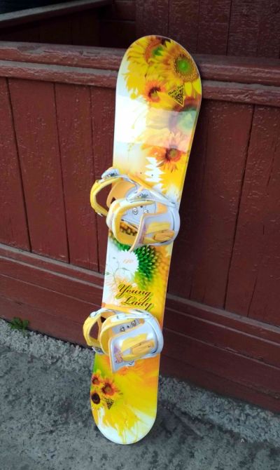 Лот: 12444849. Фото: 1. Женский сноуборд Black Fire Young... Сноуборды
