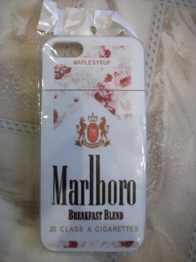 Лот: 9021464. Фото: 1. Чехол на Iphone 5/5S Marlboro. Чехлы, бамперы
