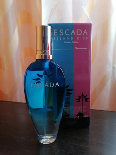 Лот: 23244263. Фото: 1. Туалетная вода Escada Island Kiss. Женская парфюмерия
