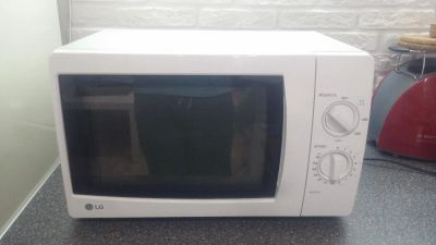Лот: 9347568. Фото: 1. Микроволновая печь LG MS2029F. Микроволновки, мини-печи