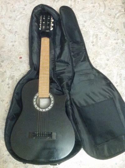 Лот: 3248588. Фото: 1. Продам черную стильную гитару... Гитары