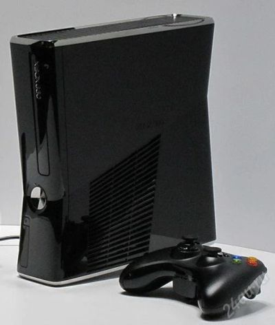 Лот: 1025591. Фото: 1. xbox 360 s 250 gb 2 джоя gow2. Игровые приставки, консоли