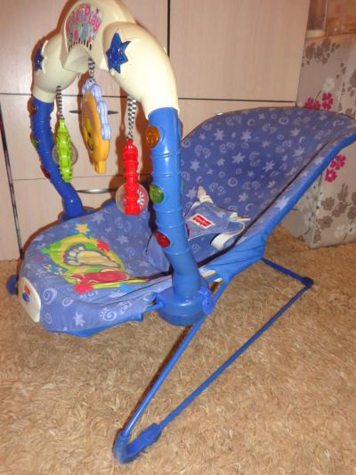 Лот: 6962388. Фото: 1. Развивающий шезлонг-игрушка Fisher-Price... Другое (дети растут)
