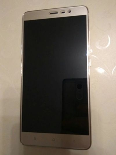 Лот: 15457713. Фото: 1. 5.5" золотистый Смартфон Xiaomi... Смартфоны