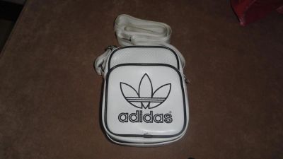 Лот: 3817265. Фото: 1. Сумка мужская белая Adidas оригинал... Сумки