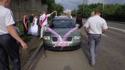 Лот: 15588802. Фото: 1. Свадебное украшение на автомобиль... Свадебная атрибутика и декор
