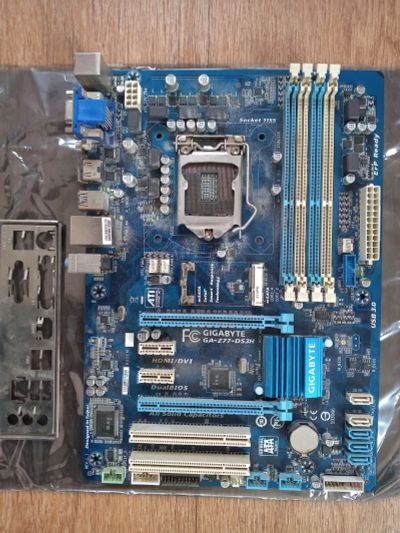 Лот: 16666121. Фото: 1. Материнская плата Gigabyte GA-Z77-DS3H. Материнские платы