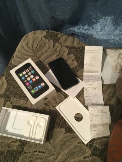 Лот: 10125433. Фото: 1. iPhone 5s 16gb space grey touchID... Смартфоны