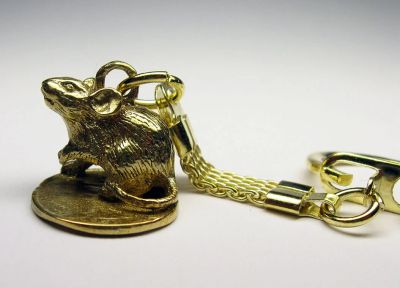 Лот: 4158134. Фото: 1. Мышка на монетке, брелок, сувенир. Брелоки для ключей