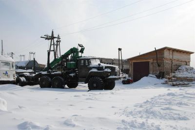 Лот: 3730486. Фото: 1. Лесовоз с манипулятором и роспуском. Грузовики, автобусы, спецтехника