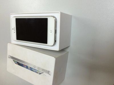 Лот: 5444249. Фото: 1. iphone 5 white 16 gb. Смартфоны