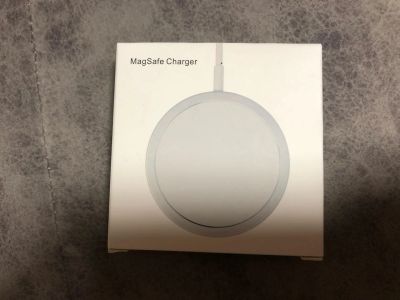 Лот: 19018672. Фото: 1. Беспроводная зарядка MagSafe. Зарядные устройства, блоки питания, адаптеры сетевые для смартфонов