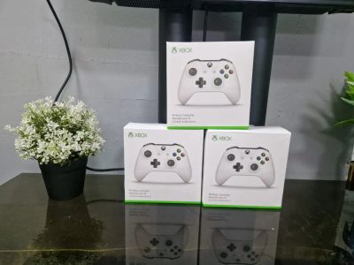 Лот: 25778076. Фото: 1. Геймпад беспроводной для Xbox... Игровые приставки, консоли