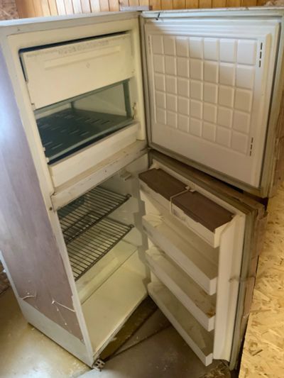Лот: 21096980. Фото: 1. Холодильник Бирюса. Холодильники, морозильные камеры