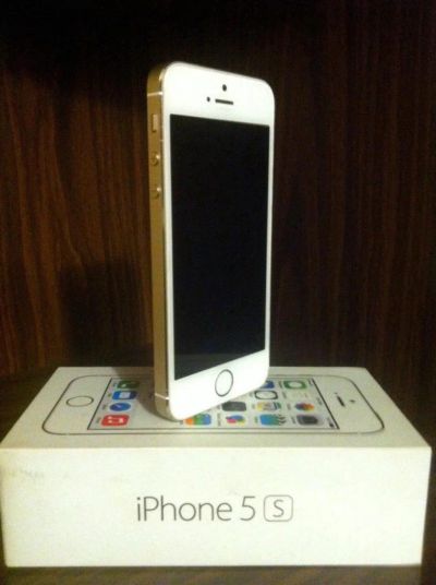 Лот: 8417290. Фото: 1. iPhone 5s. Смартфоны