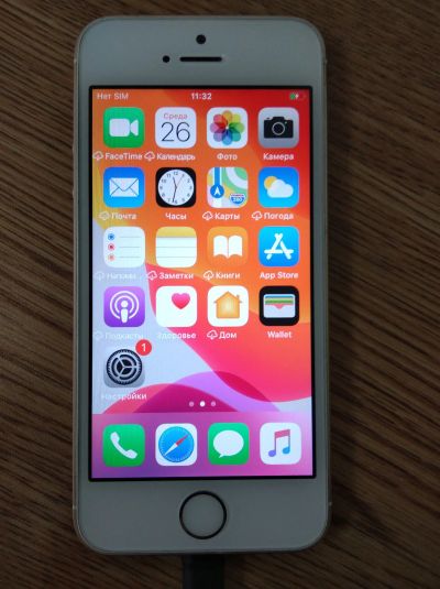Лот: 15493561. Фото: 1. iPhone SE Gold 32 Gb. Смартфоны