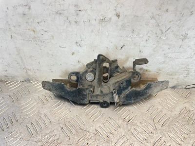 Лот: 25513137. Фото: 1. замок капота toyota Corolla ZZE120. Двигатель и элементы двигателя