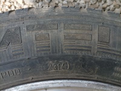 Лот: 25515864. Фото: 1. Штатный литой диск. Шины
