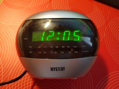 Лот: 13924381. Фото: 1. Радиочасы будильник Mystery повторно... Тюнеры, радиоприёмники