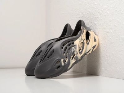 Лот: 19990794. Фото: 1. Кроссовки Adidas Yeezy Foam Runner. Кеды, кроссовки, слипоны