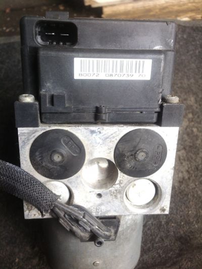 Лот: 14751146. Фото: 1. Блок ABS Subaru Forester SF5. Электрооборудование