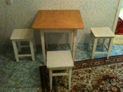 Лот: 1121522. Фото: 1. стол кухонный и три табурета... Другое (мебель)